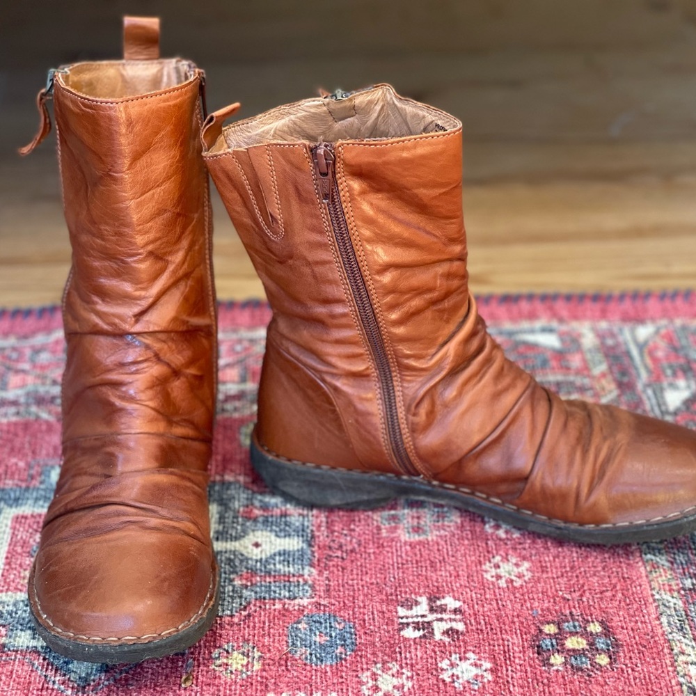 Miz Mooz Prospect leather zip-up boots. Brown. Size 40.